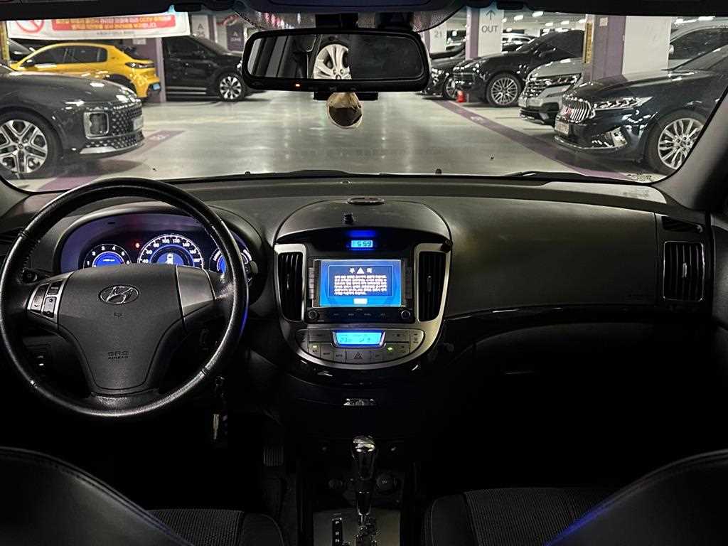 HYUNDAI Avante - Vista 4