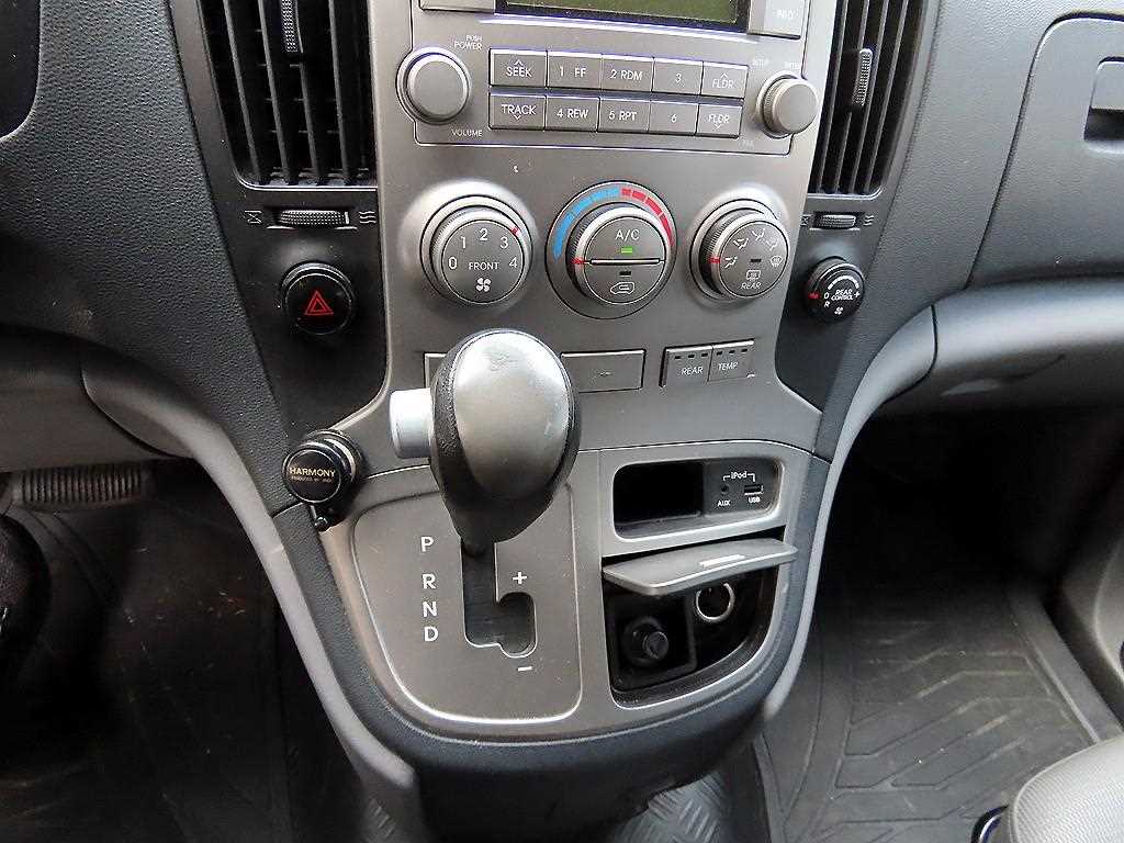 HYUNDAI Starex - Vista 11