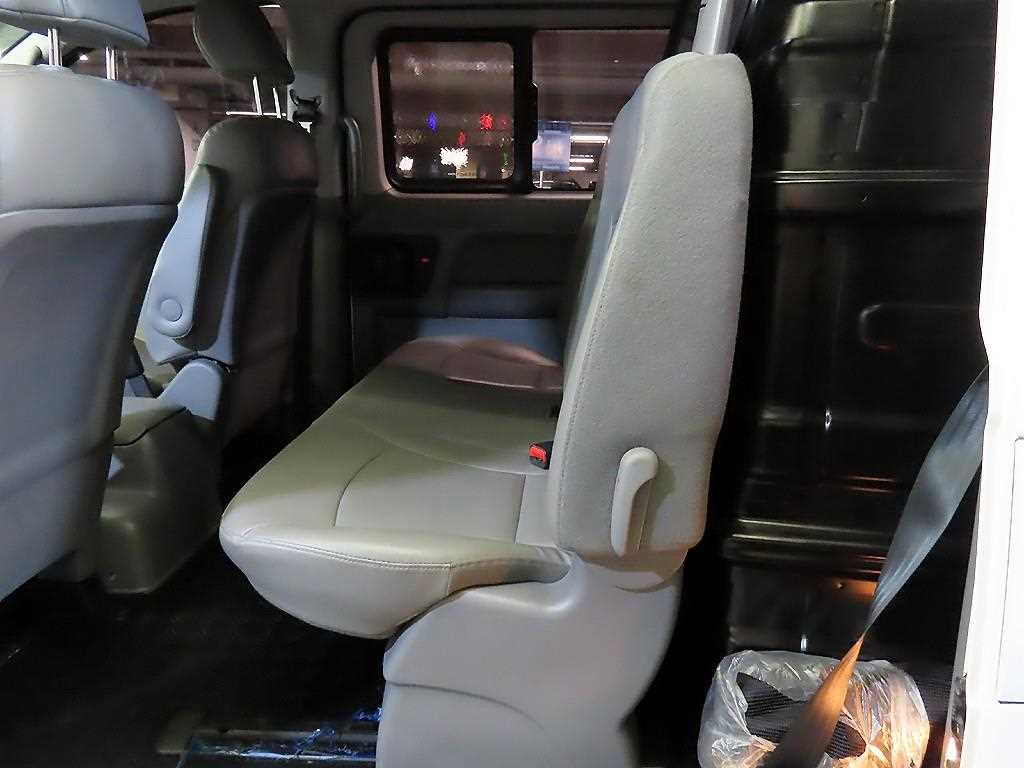 HYUNDAI Starex - Vista 7