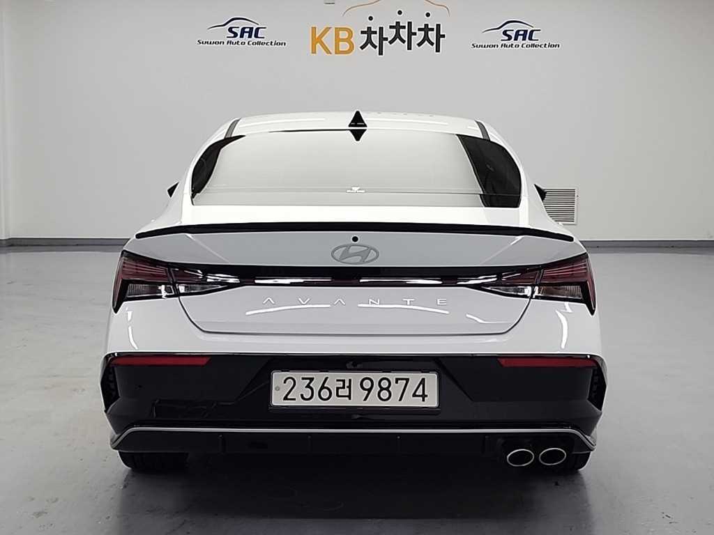 HYUNDAI Avante - Vista 3