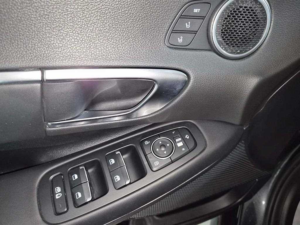 HYUNDAI Sonata - Vista 12