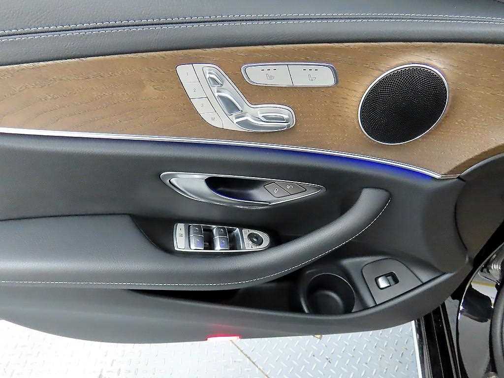 Mercedes Benz E class - Vista 11