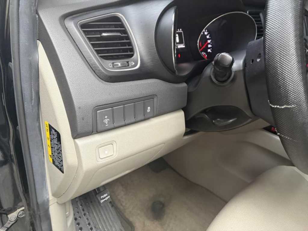 KIA Carnival - Vista 6