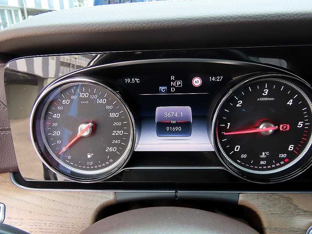 Mercedes Benz E class - Vista 9