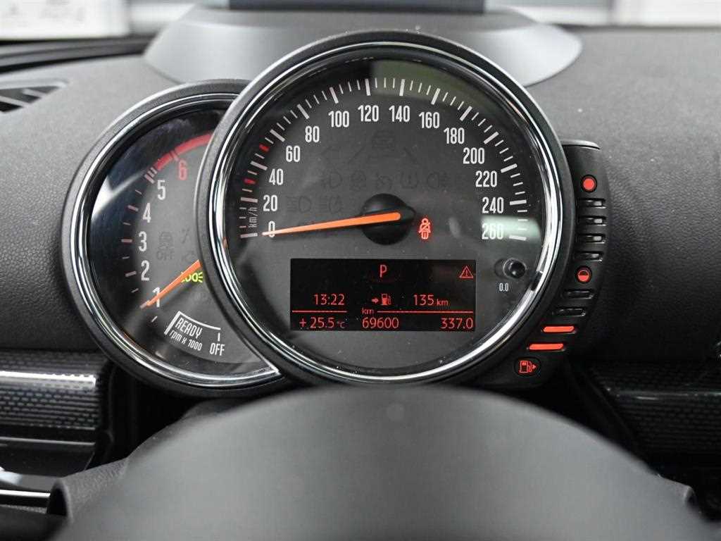 Mini Clubman - Vista 8