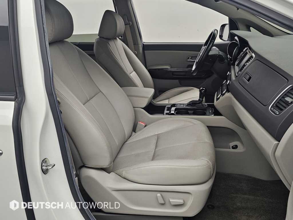 KIA Carnival - Vista 10