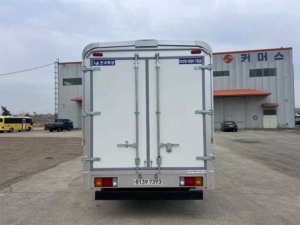 medium and large cargo truck - Vista 6