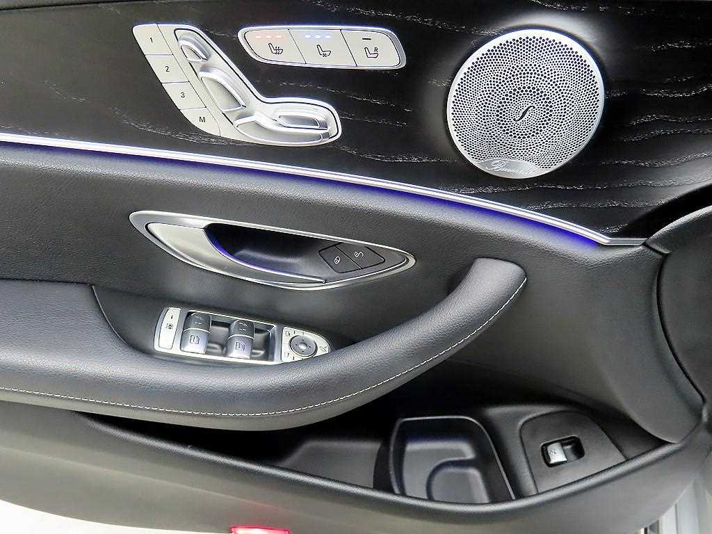 Mercedes Benz E class - Vista 11