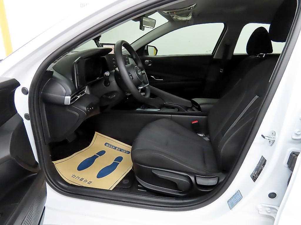 HYUNDAI Avante - Vista 5