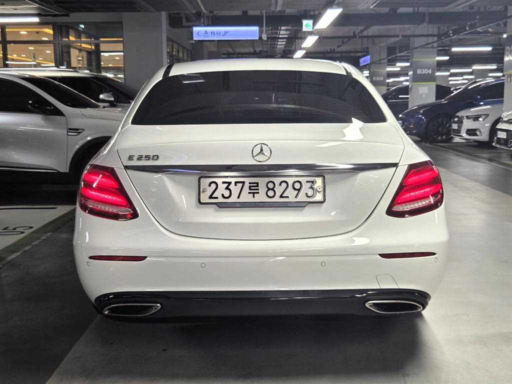 Mercedes Benz E class - Vista 3