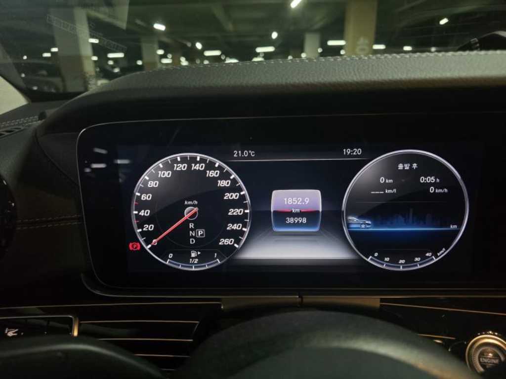 Mercedes Benz E class - Vista 4