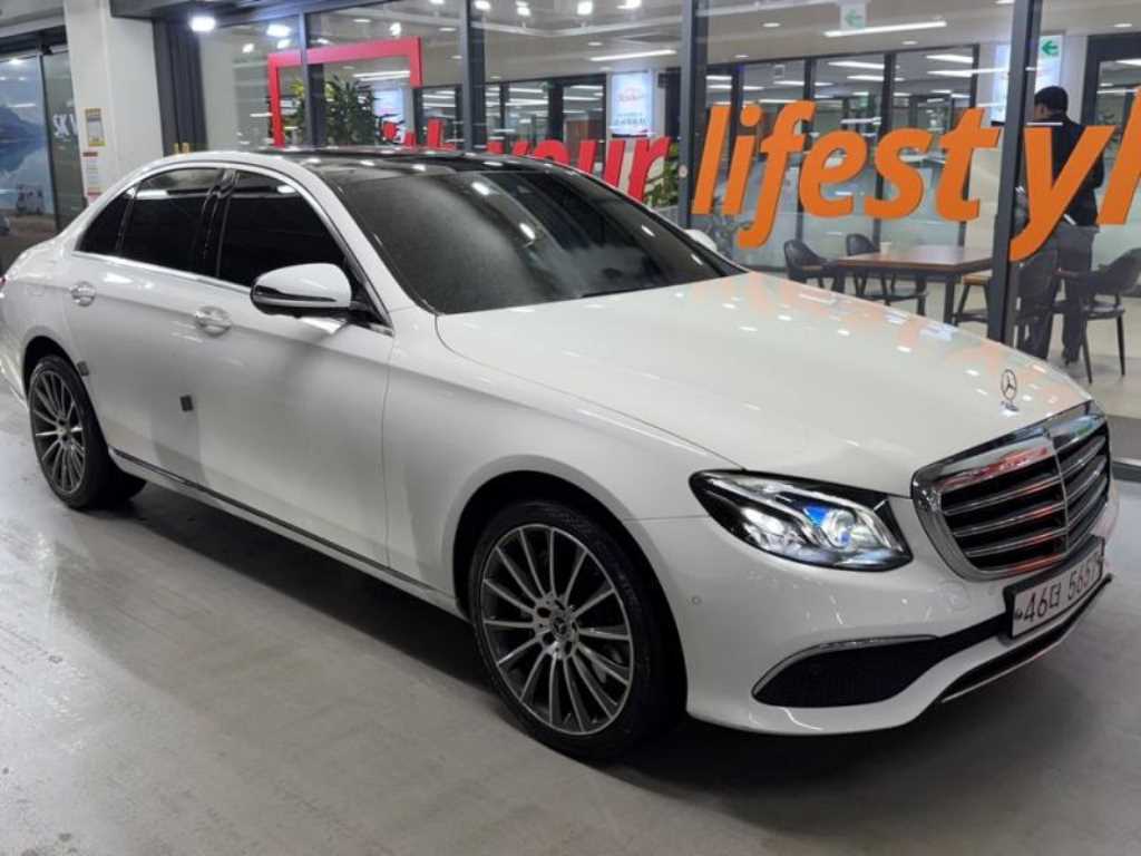 Mercedes Benz E class - Vista 2
