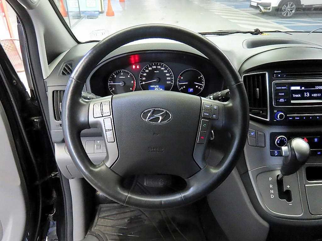 HYUNDAI Starex - Vista 8