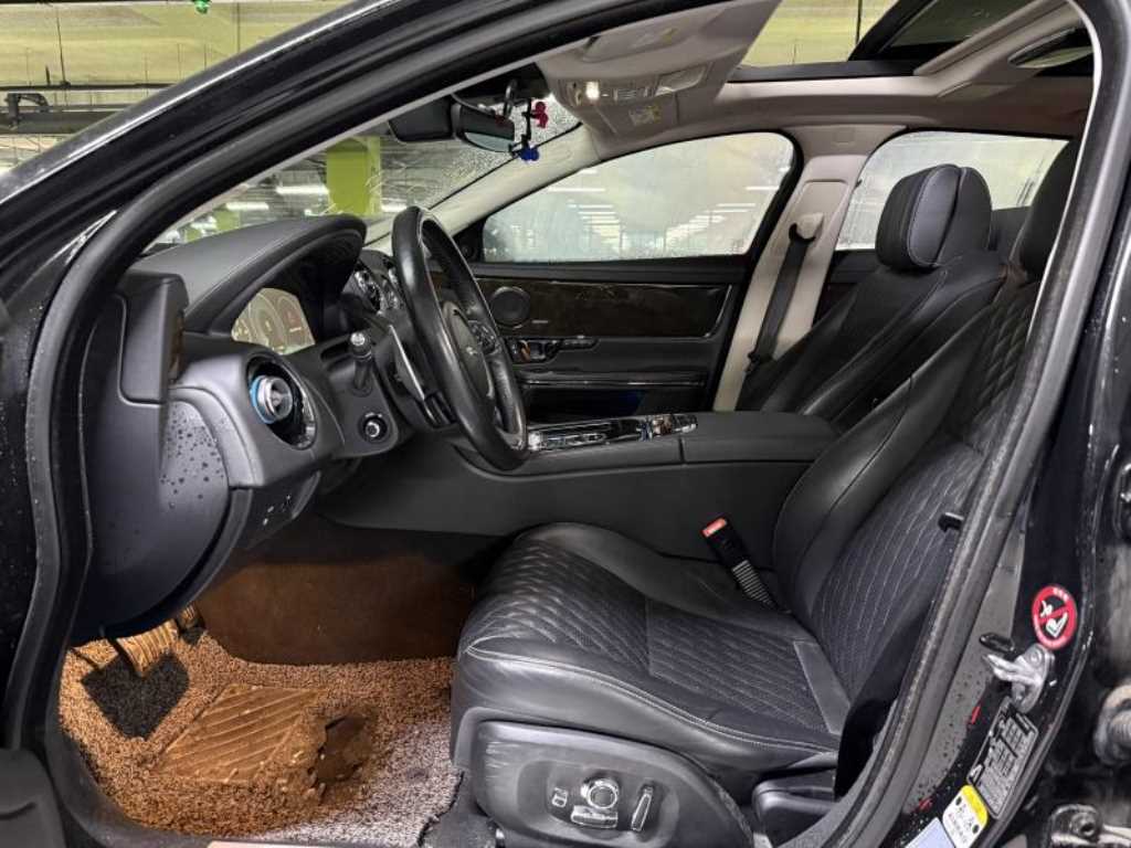 Jaguar XJ - Vista 7