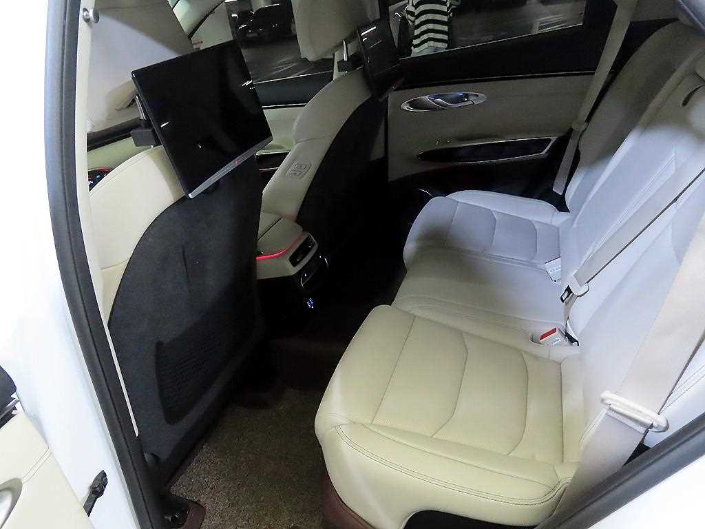 Genesis GV70 - Vista 7