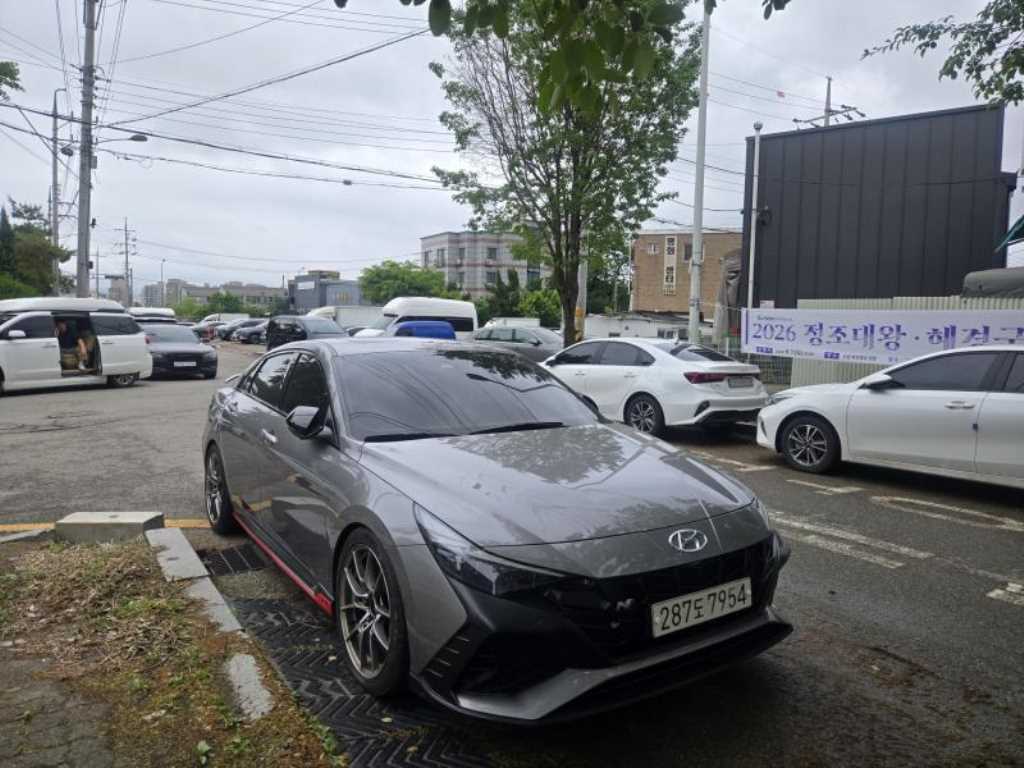 HYUNDAI Avante - Vista 2