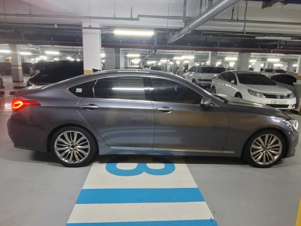 HYUNDAI Genesis - Vista 3