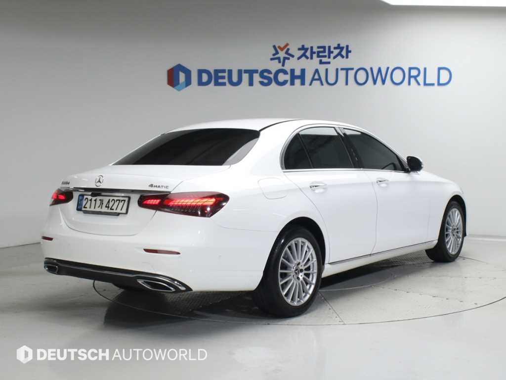 Mercedes Benz E class - Vista 4
