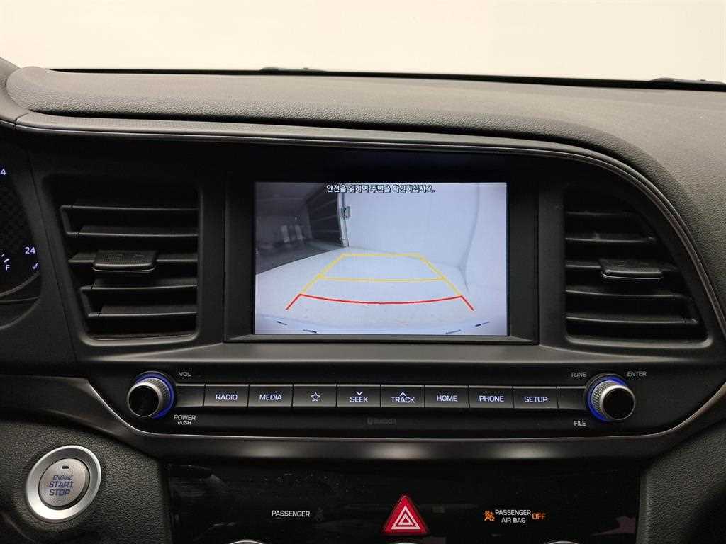 HYUNDAI Avante - Vista 10