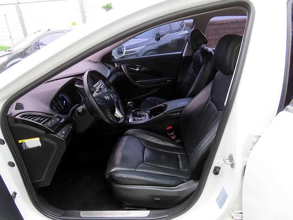 HYUNDAI Grandeur - Vista 5