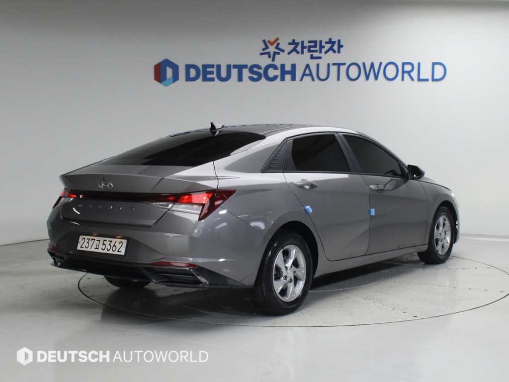 HYUNDAI Avante - Vista 2