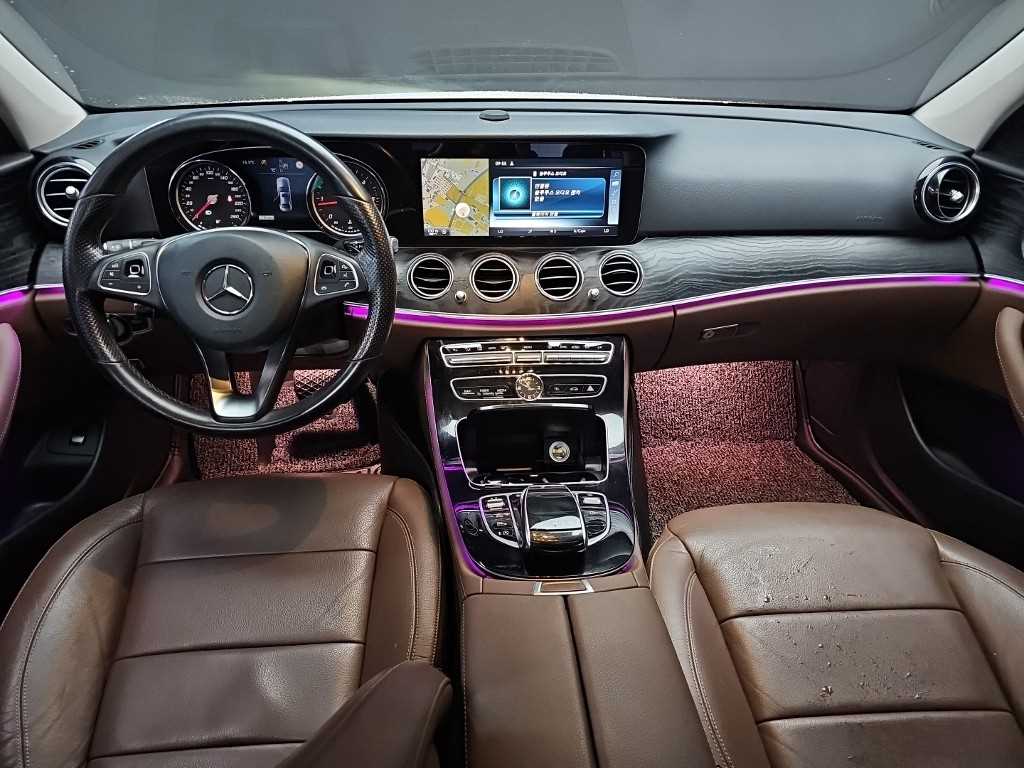 Mercedes Benz E class - Vista 7