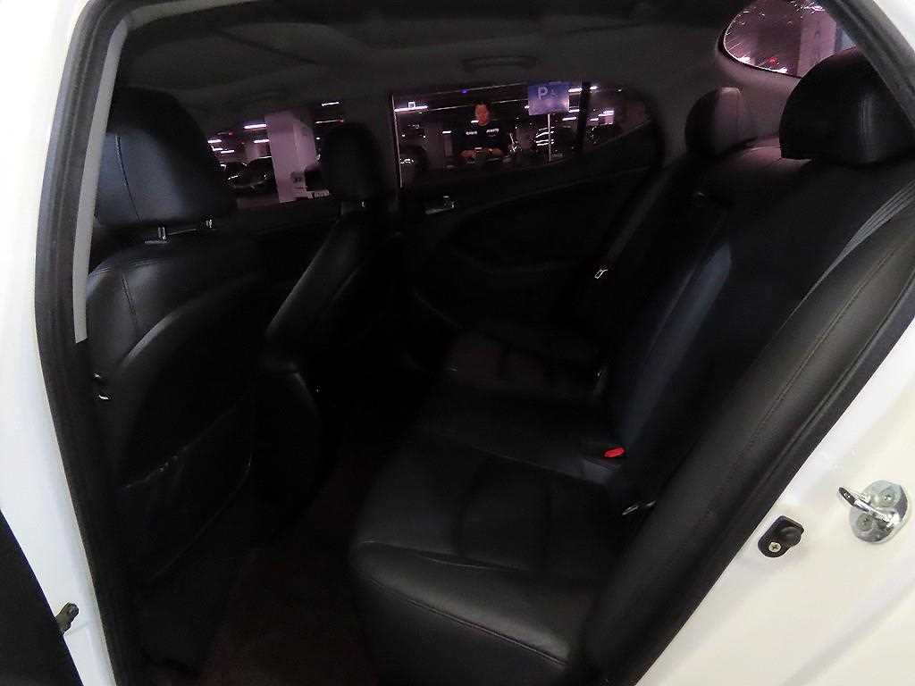 KIA K5 - Vista 7