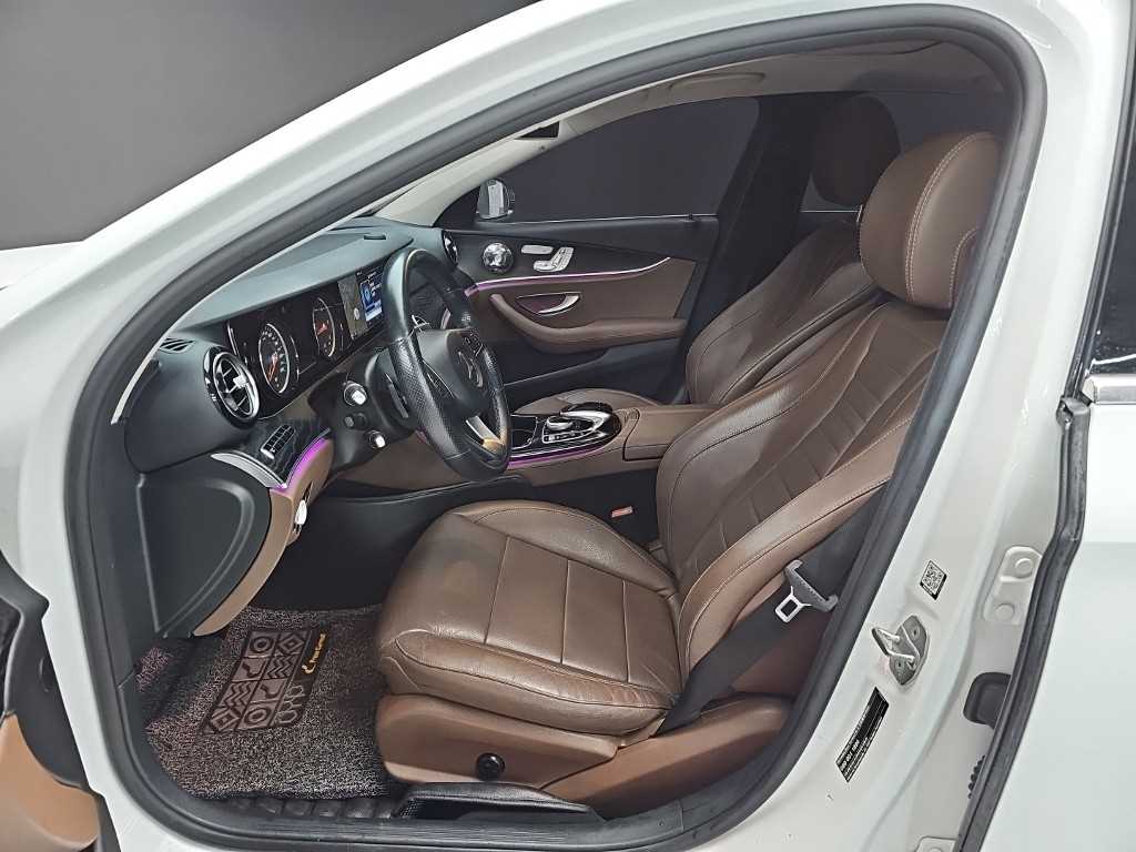 Mercedes Benz E class - Vista 11