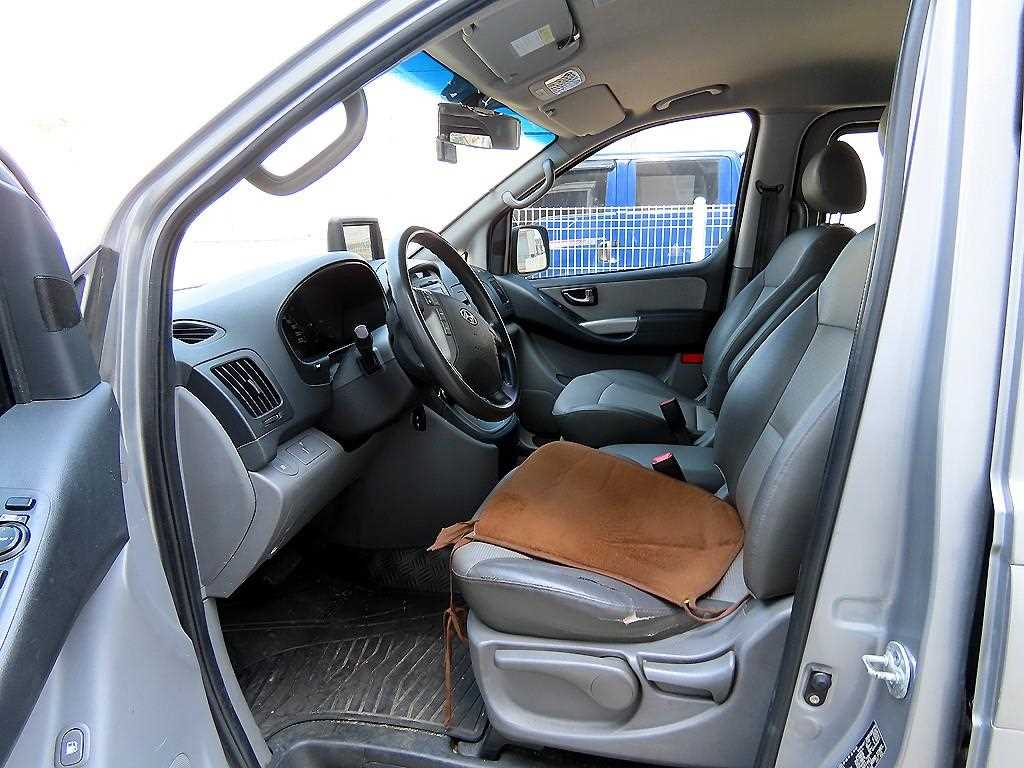 HYUNDAI Starex - Vista 5