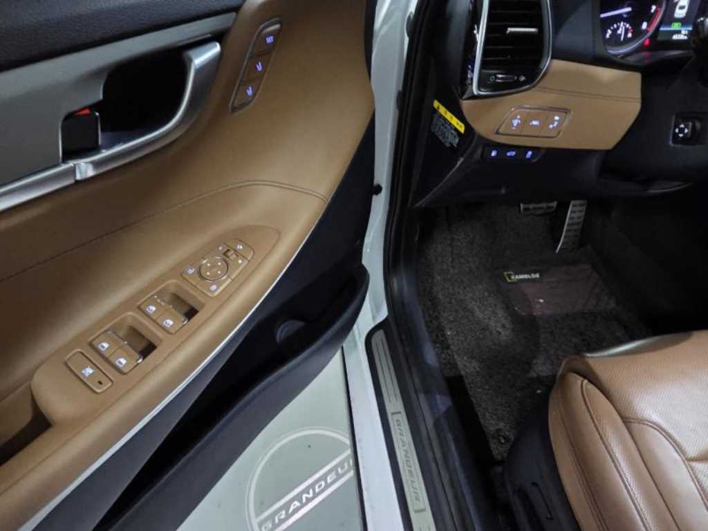 HYUNDAI Grandeur - Vista 11