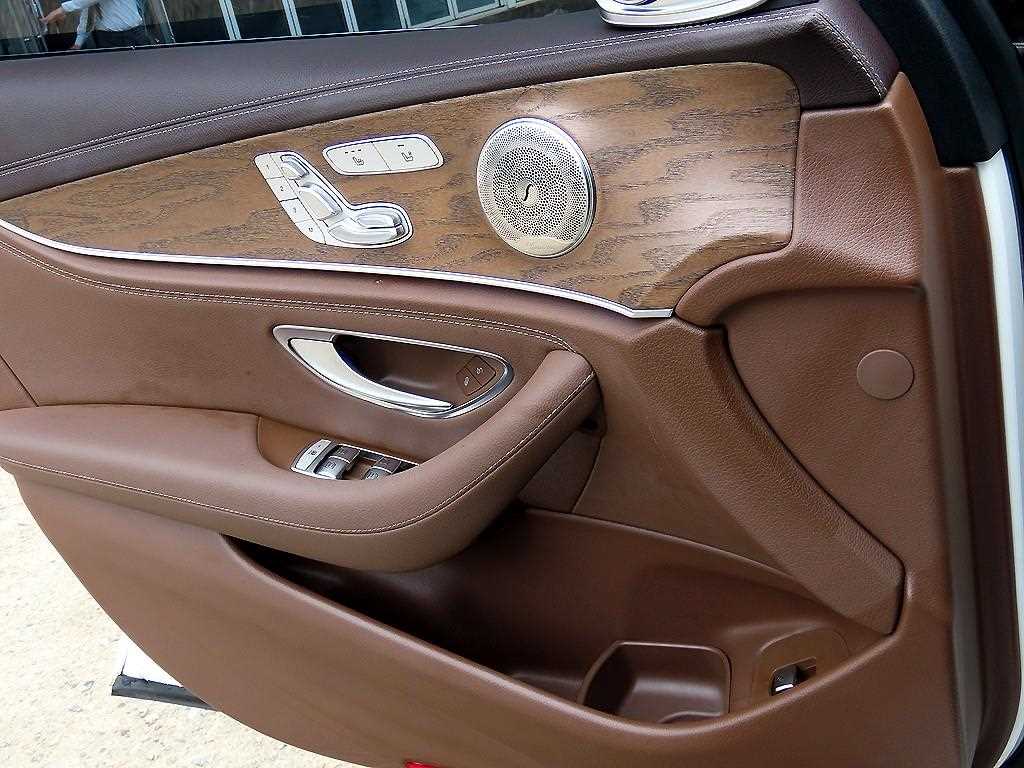 Mercedes Benz E class - Vista 12