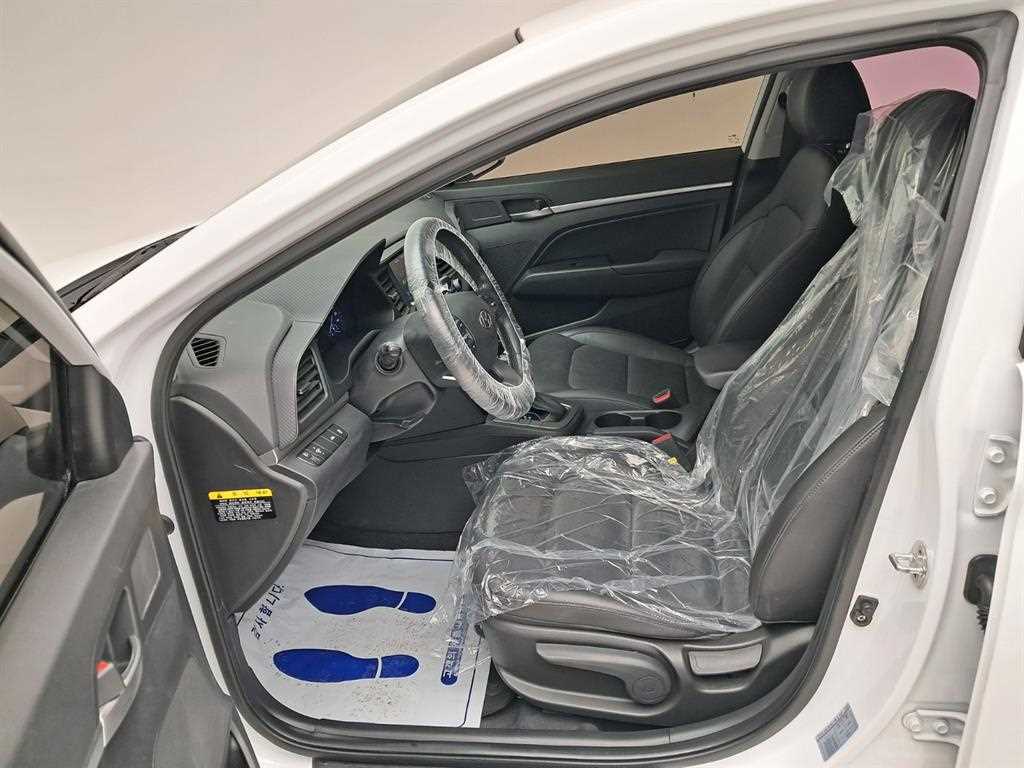 HYUNDAI Avante - Vista 11