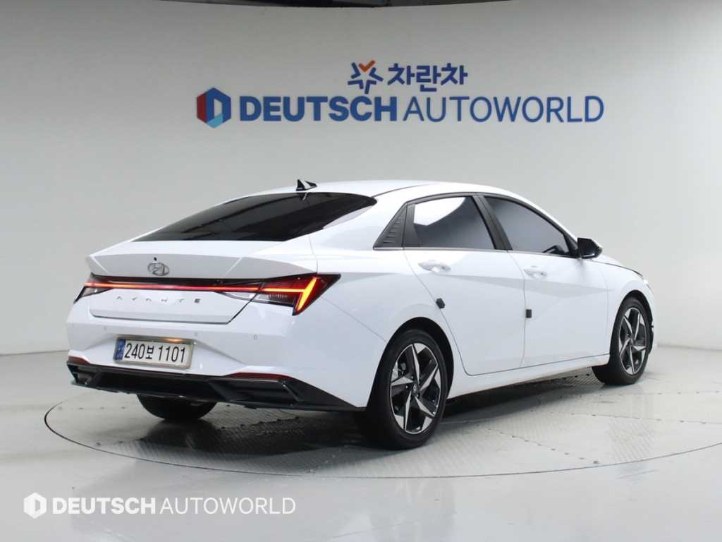 HYUNDAI Avante - Vista 2