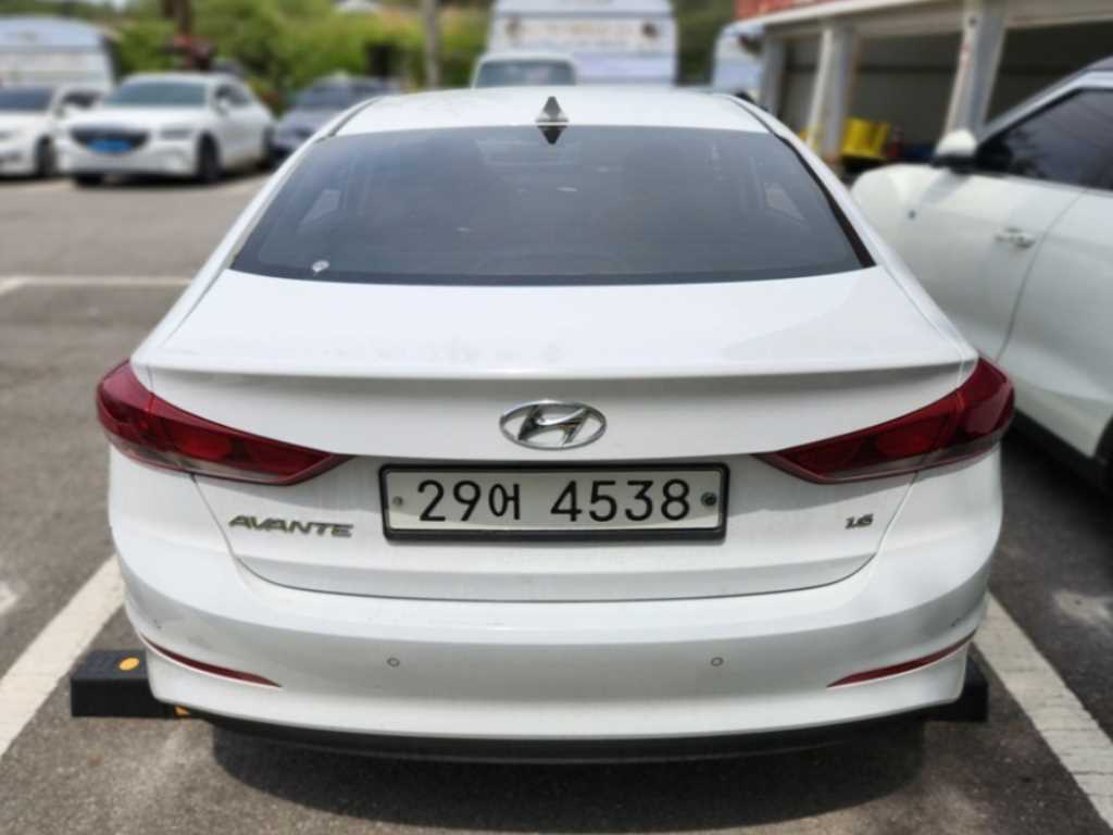HYUNDAI Avante - Vista 4