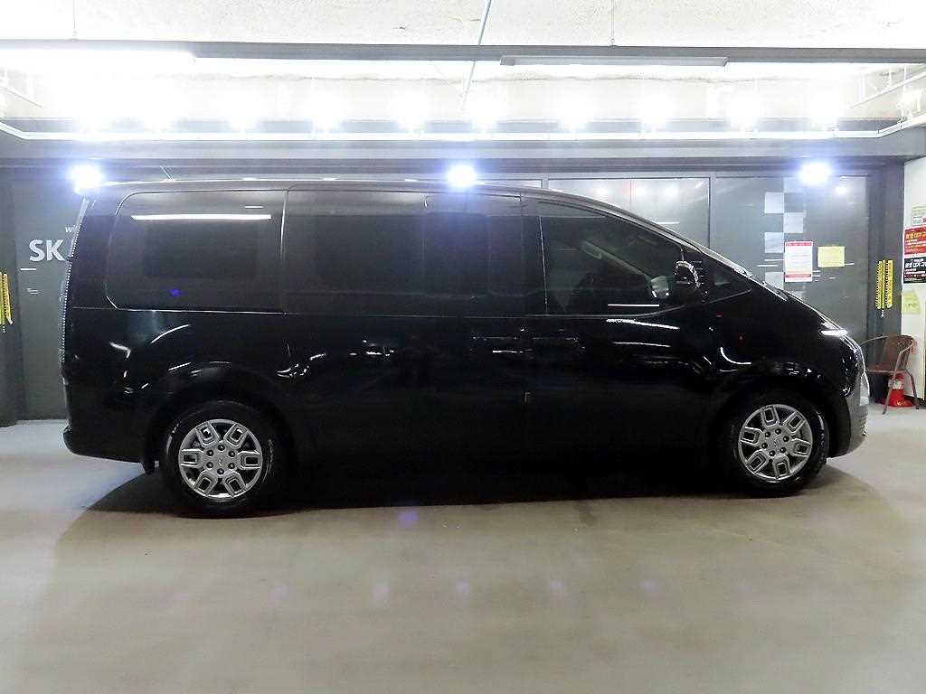 HYUNDAI Staria - Vista 3