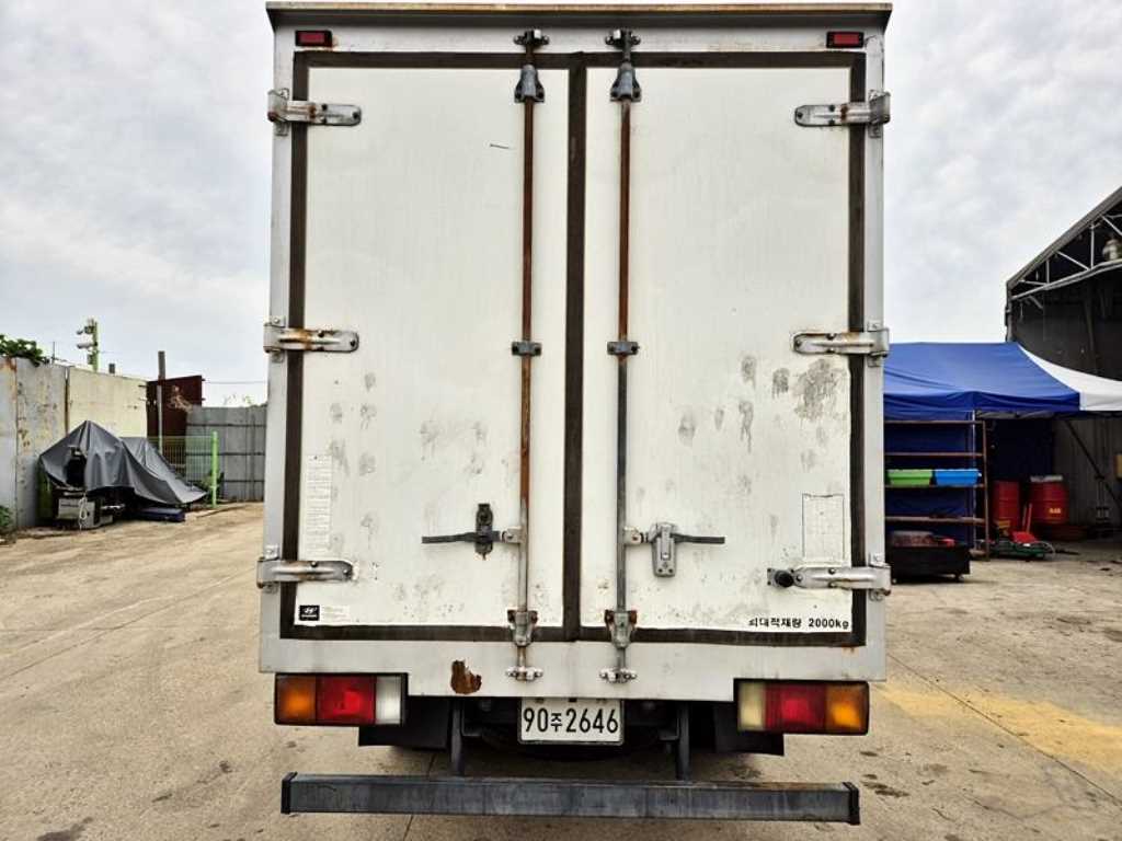 medium and large cargo truck - Vista 6