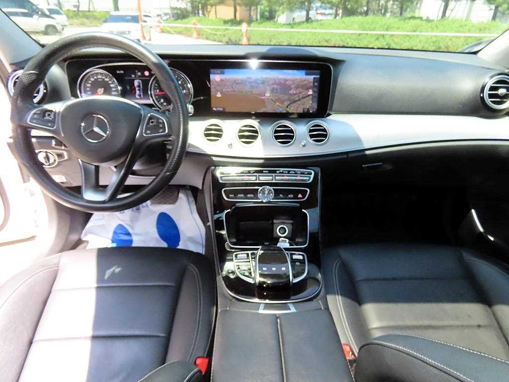Mercedes Benz E class - Vista 7