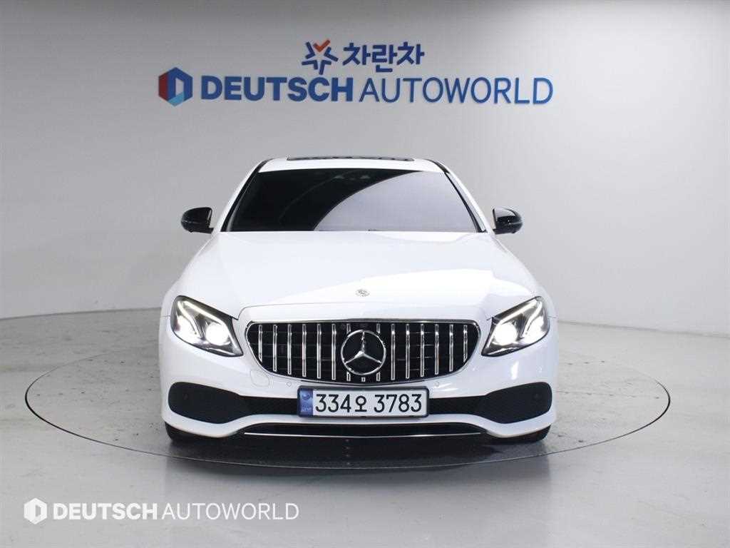 Mercedes Benz E class - Vista 3
