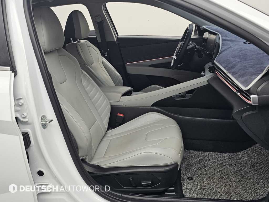 HYUNDAI Avante - Vista 10