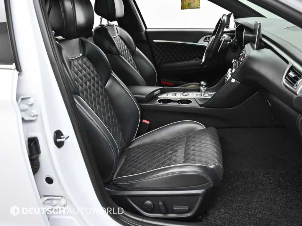 Genesis G70 - Vista 10