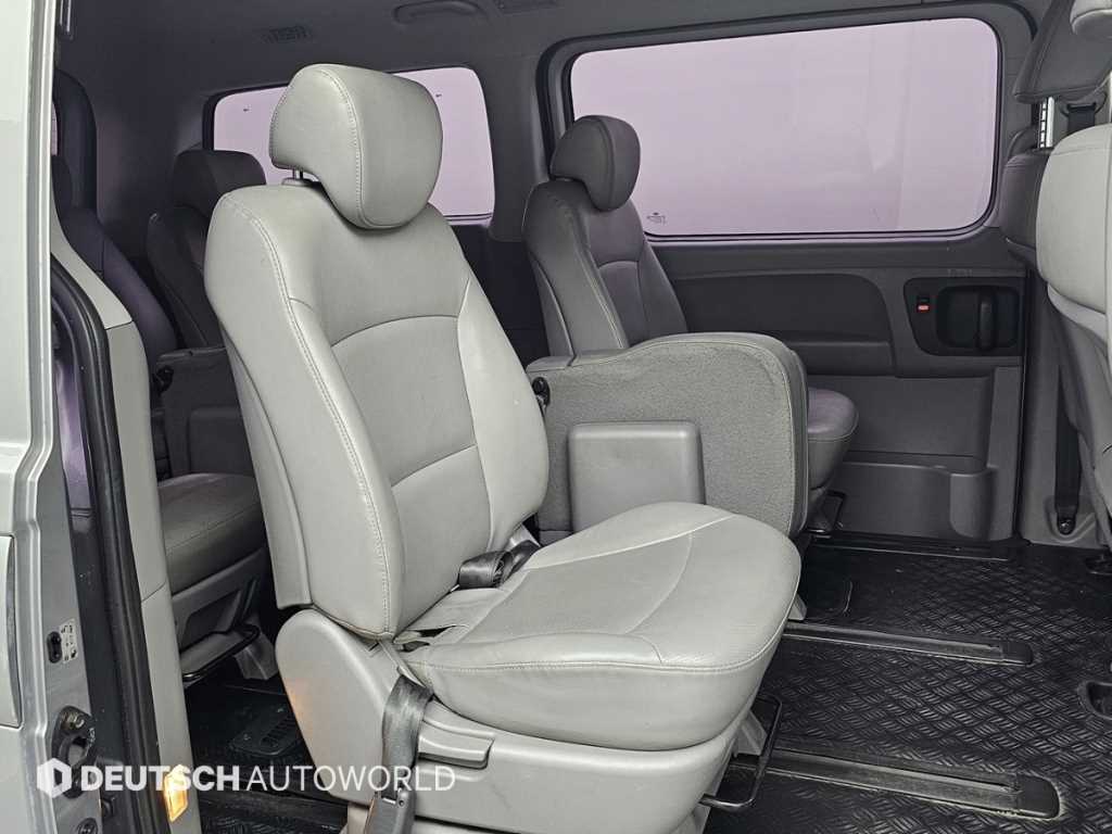 HYUNDAI Starex - Vista 12