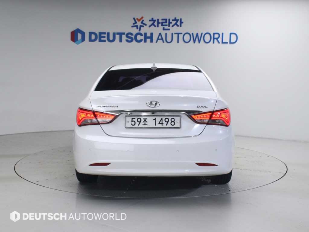 HYUNDAI Sonata - Vista 4