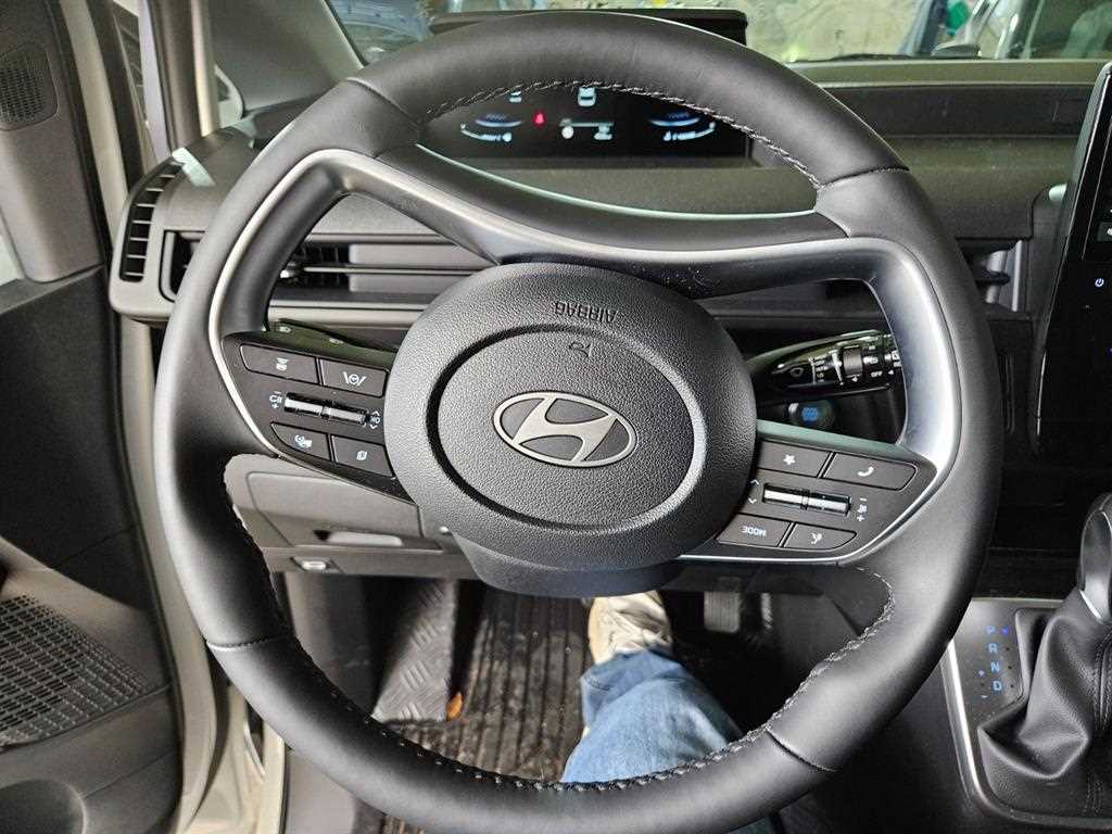 HYUNDAI Staria - Vista 8
