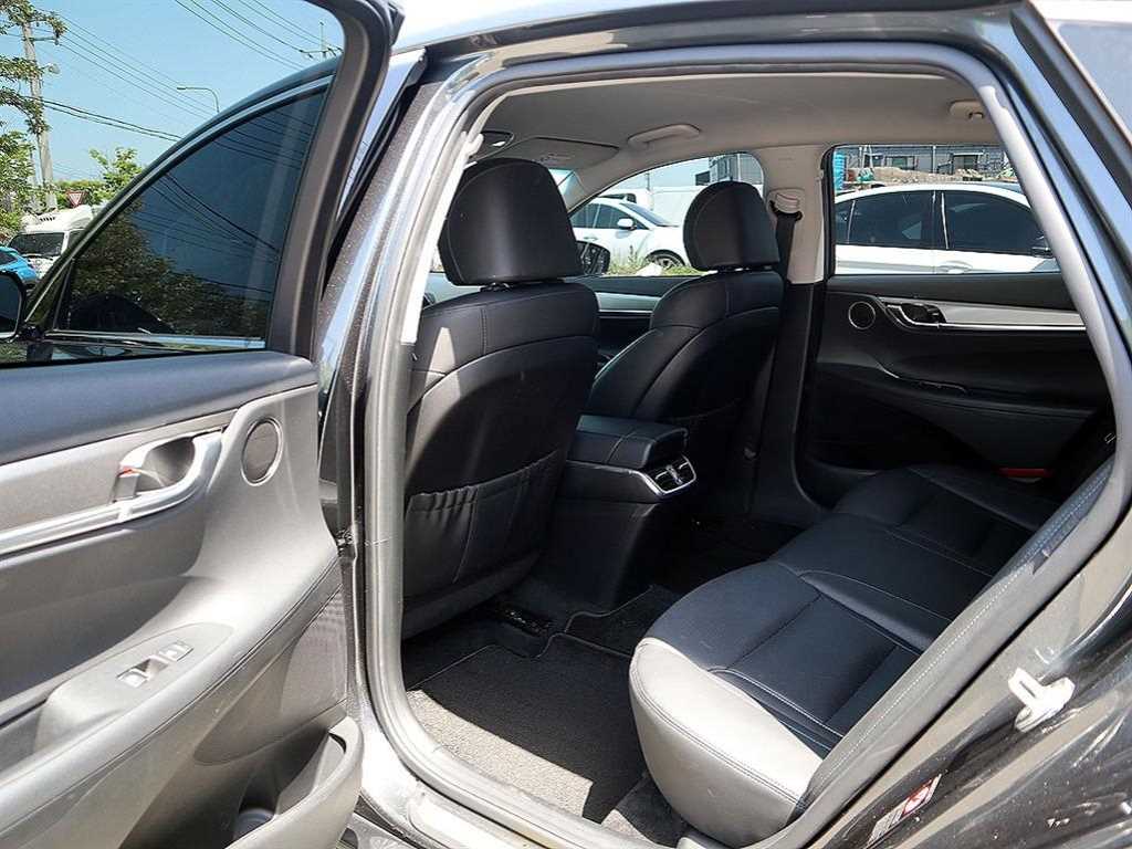 HYUNDAI Grandeur - Vista 7