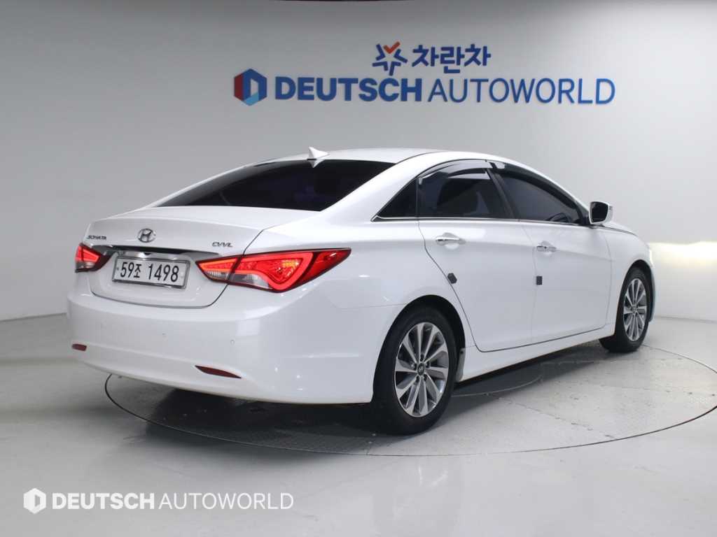HYUNDAI Sonata - Vista 2
