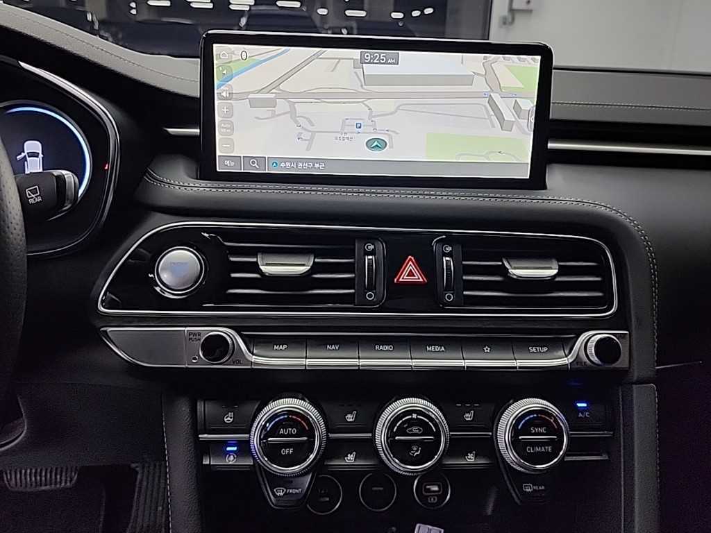 Genesis G70 - Vista 10