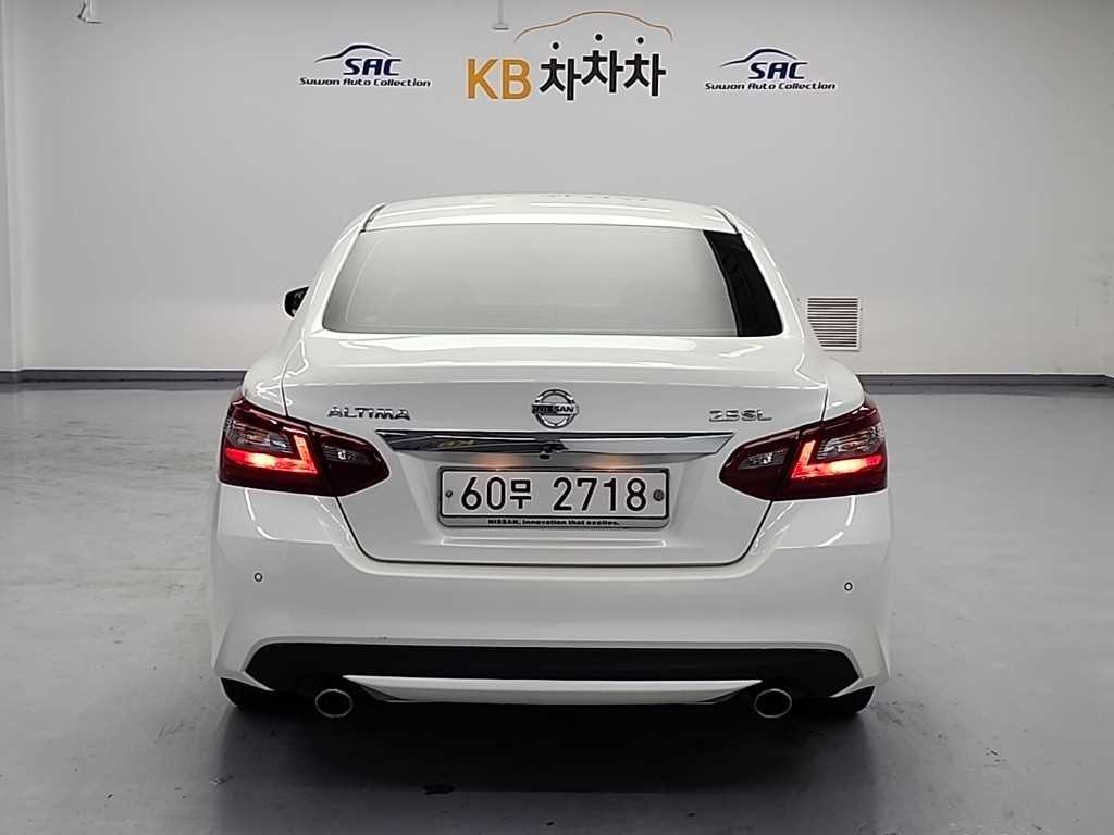 Nissan Altima - Vista 3
