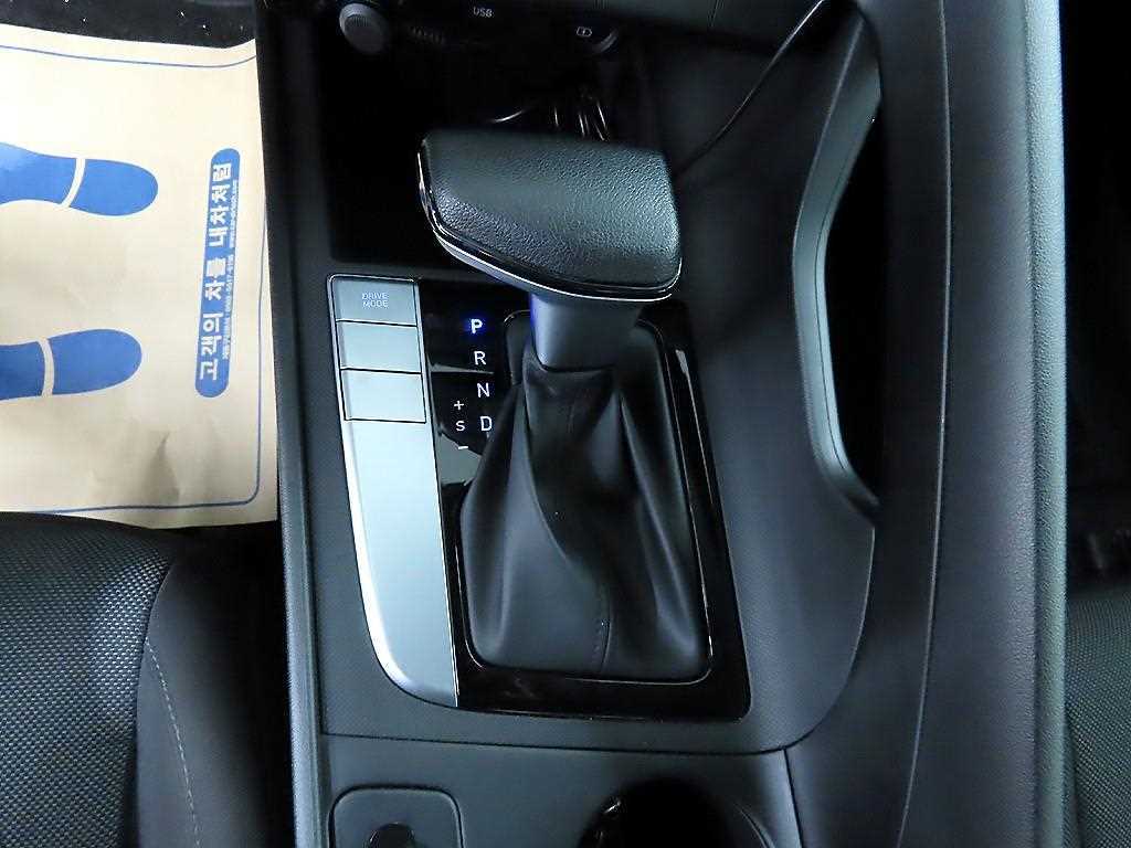 HYUNDAI Avante - Vista 10
