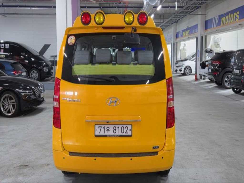 HYUNDAI Starex - Vista 4