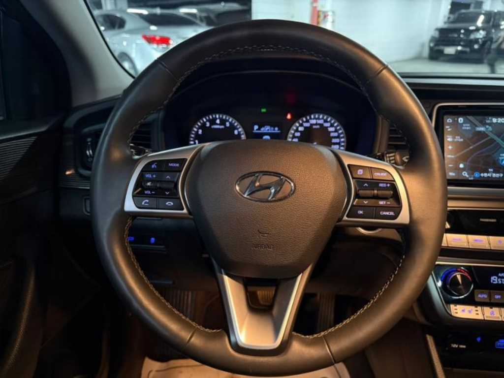 HYUNDAI Sonata - Vista 8